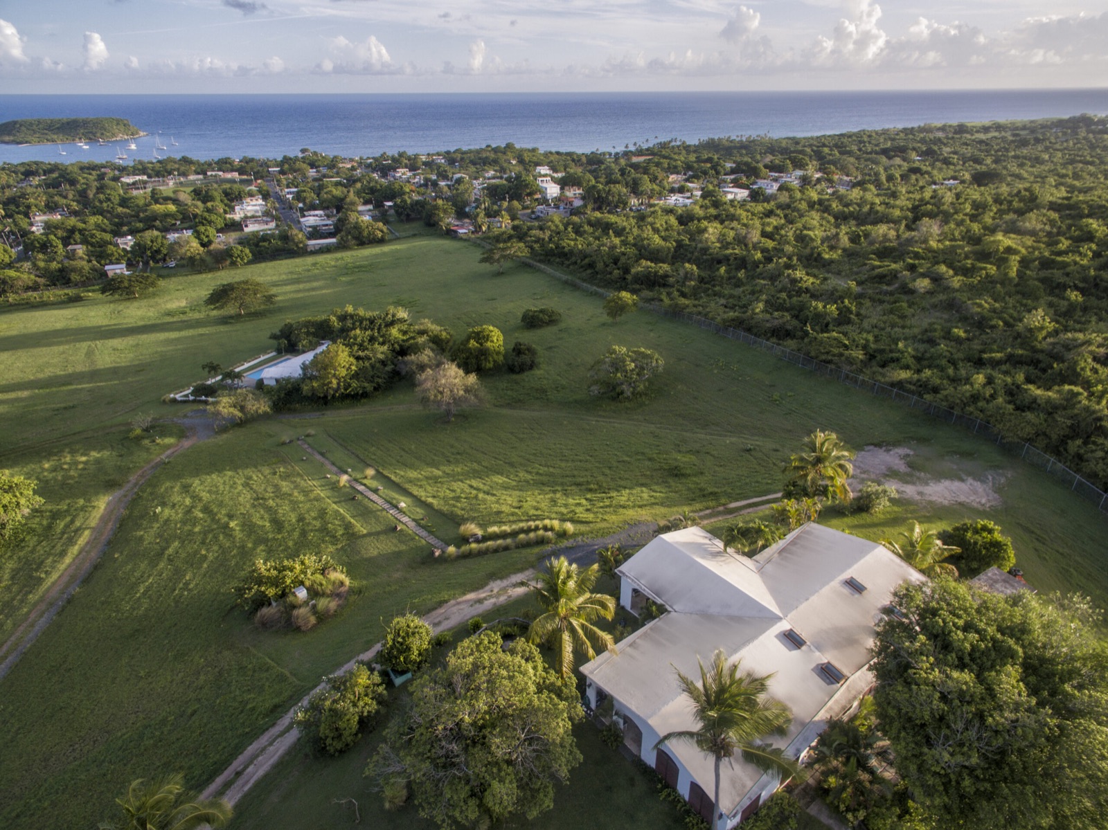 El Cerro Estate grounds and Caribbean view